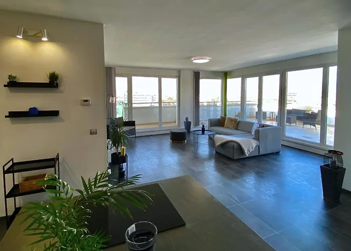 Highrise Horizon Penthouse